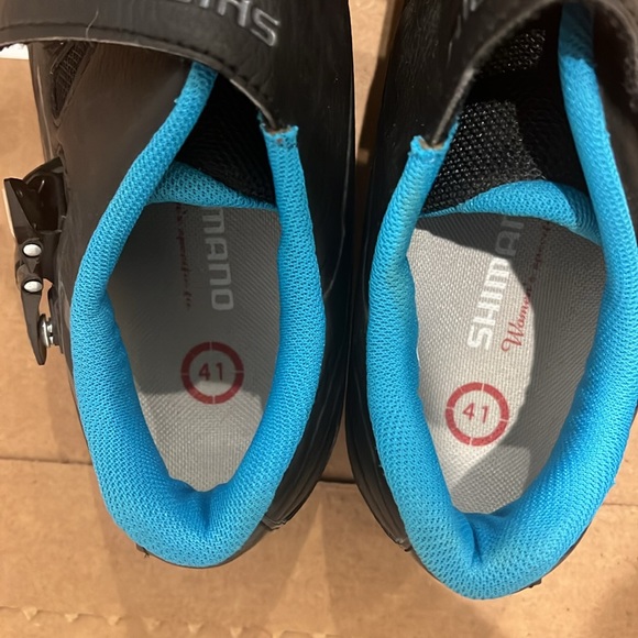 Shimano spin cycling shoes size 41 with cleats - minimal use - Picture 2 of 3